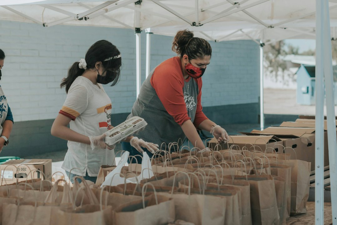 Volunteers packing food bags, photograph by Ismael Paramo